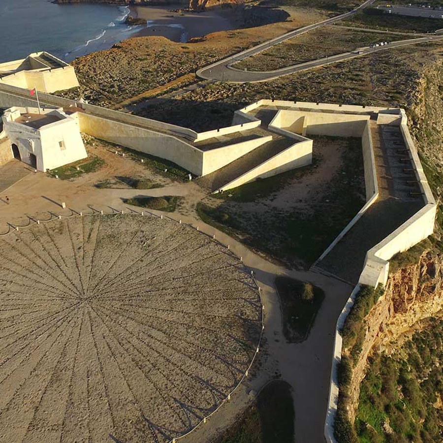 relógio de sol na fortaleza de sagres